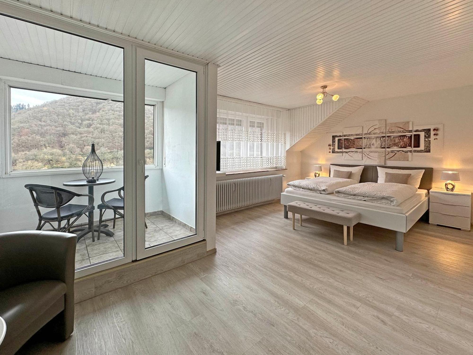 Gast Und Weinhof Beim Schneemann Hotel Valwig Luaran gambar