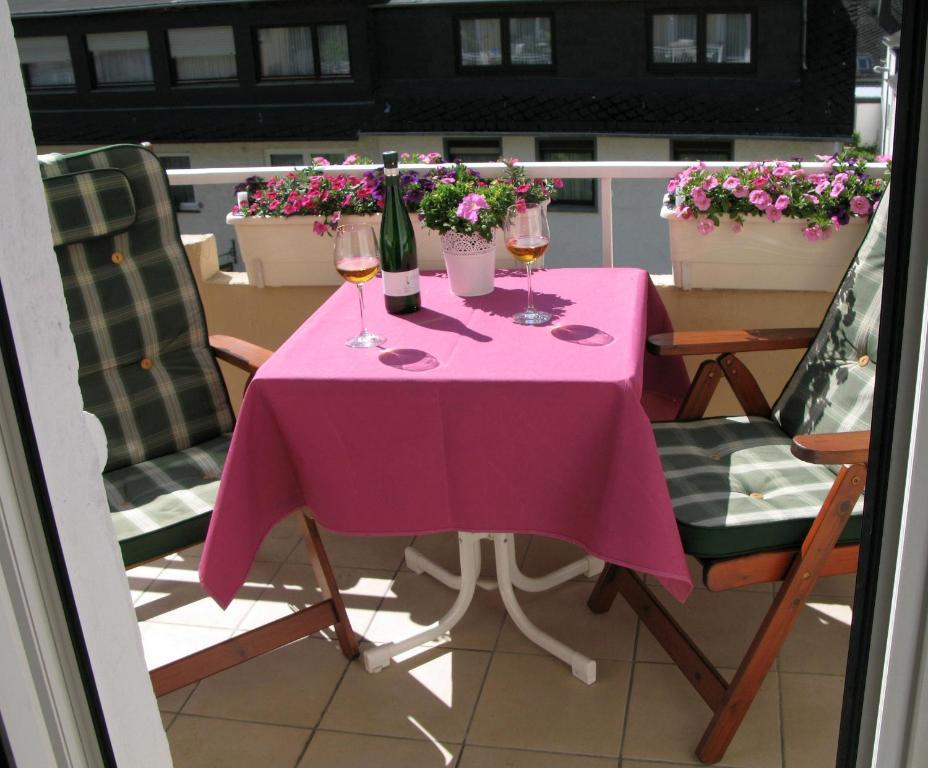 Gast Und Weinhof Beim Schneemann Hotel Valwig Bilik gambar