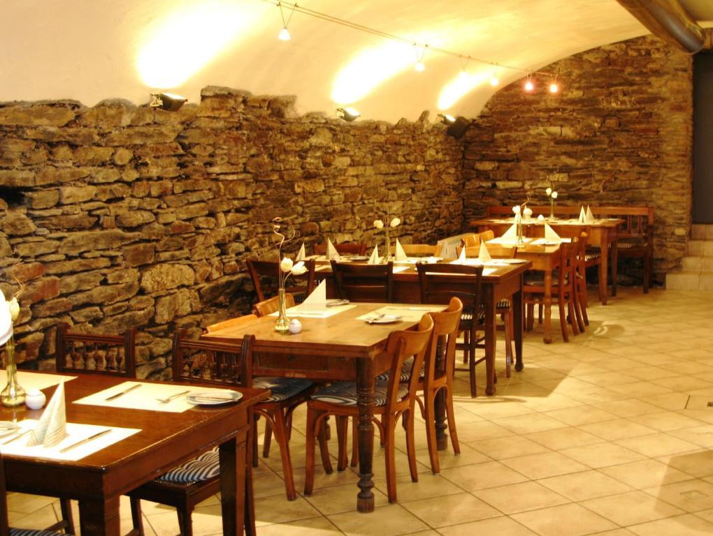 Gast Und Weinhof Beim Schneemann Hotel Valwig Bilik gambar