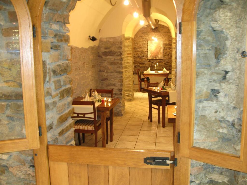 Gast Und Weinhof Beim Schneemann Hotel Valwig Luaran gambar